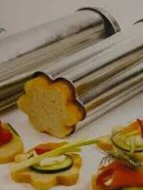 Pampered Chef Valtrompia Flower Shaped Bread Mold